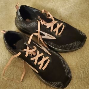 Womens  Brooks running shoes